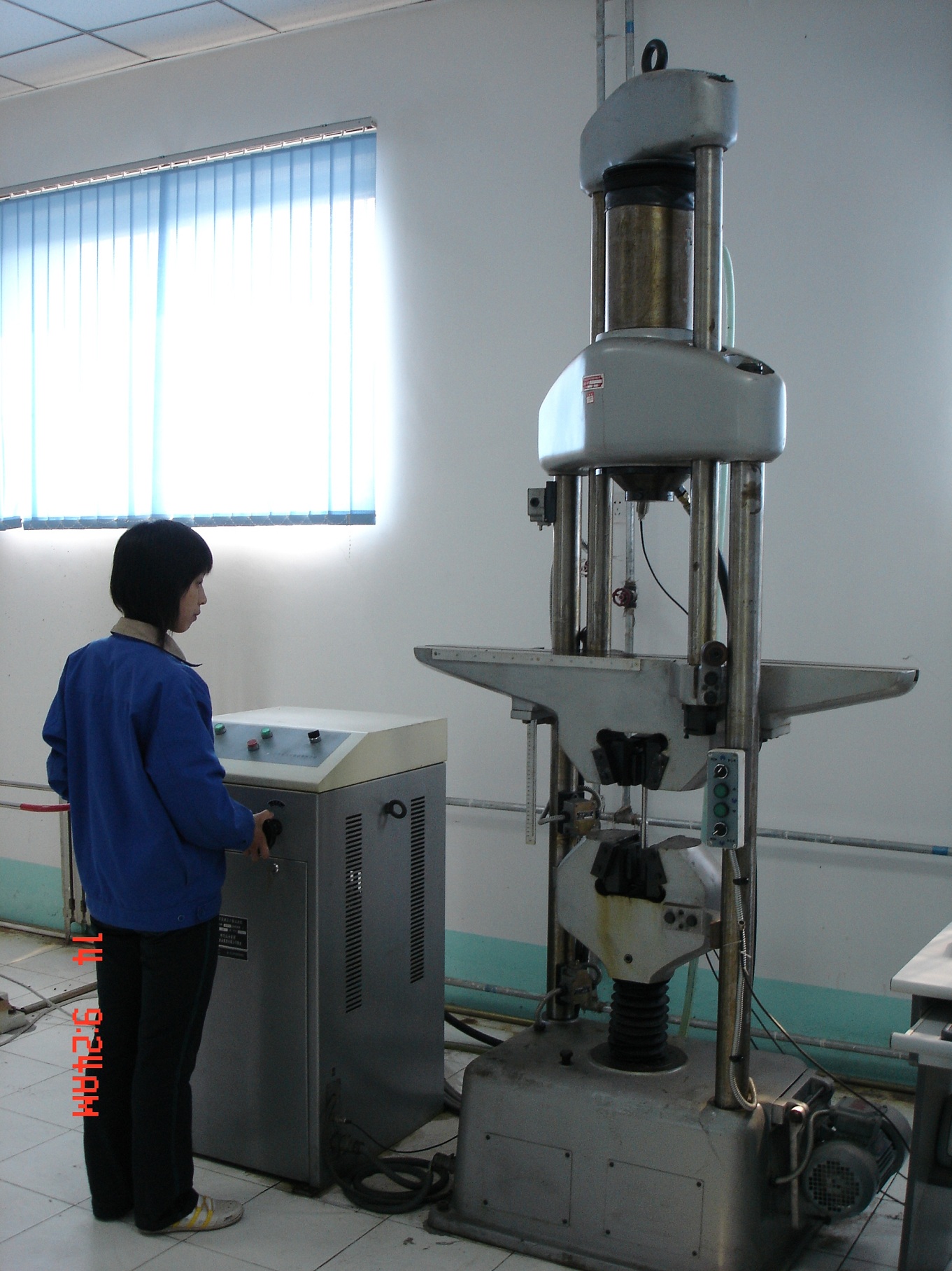 Universal testing machine